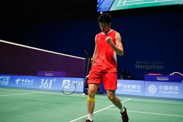 持对比赛的 持对比赛的